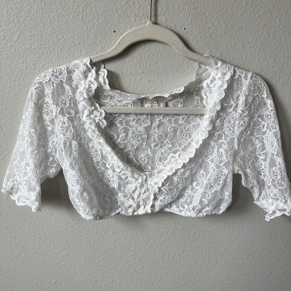 White lace undershirt / crop top